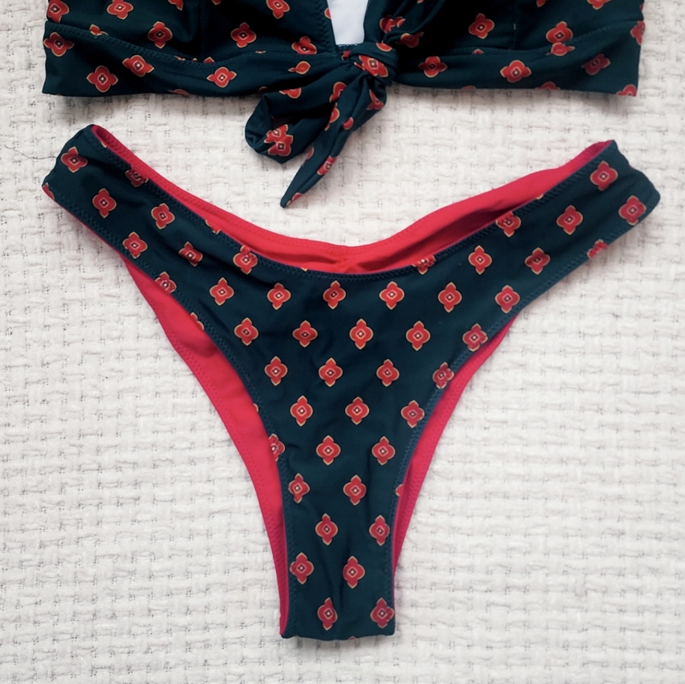 Bikini - Picture 4 of 7